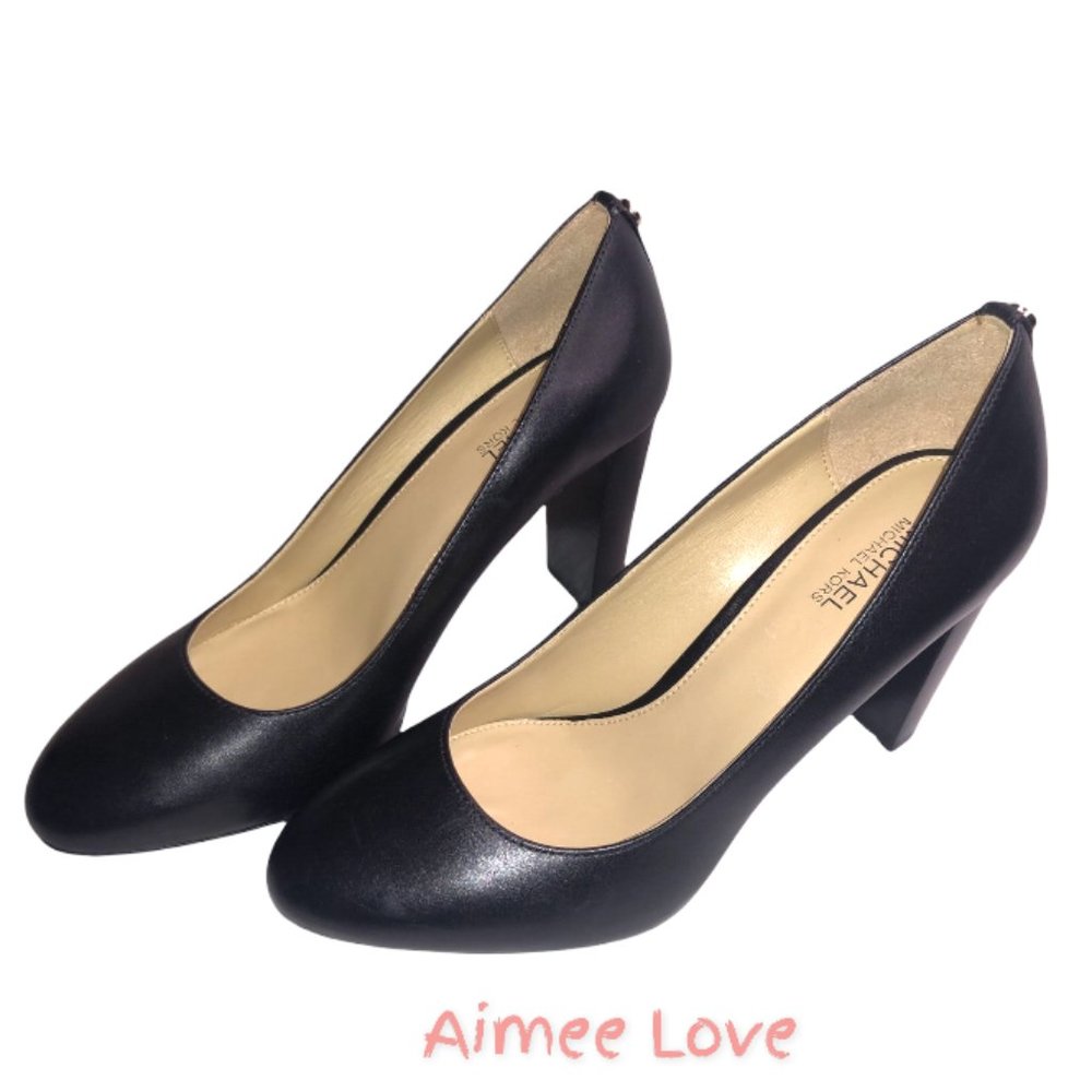 Nwot Black leather micheal kors heel pump size 5.5
